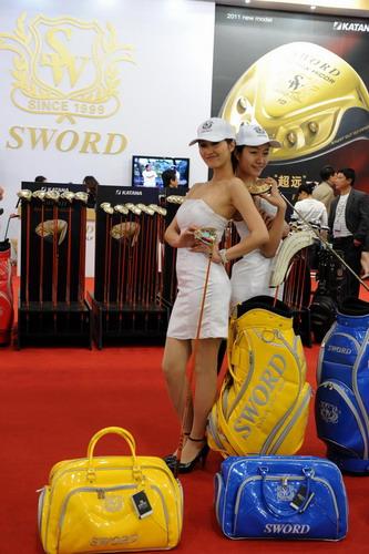 Lucrative golf industry lures stiff competition