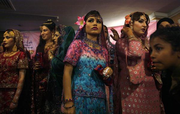 Indian desingers compete to promote local bridal industry