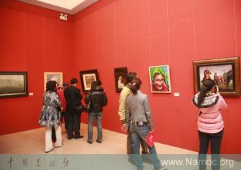 The 2nd national exhibition of small-scale oil paintings is on display