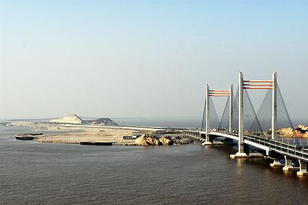 CGGC Participated East Sea Bridge Awarded Golden Medal for National Excellent Projects