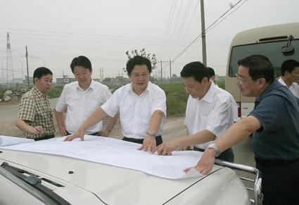 Secretary Yang: focusing on implementation of projects and benefiting all the people