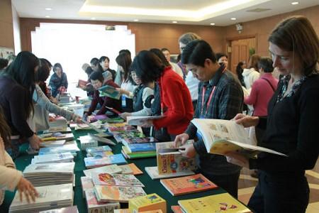 Training Program on Teaching Materials for Overseas Chinese Language Teachers Commenced