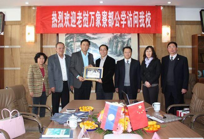 Delegation from Vientiane Liao Du Chinese School Visits YUFE