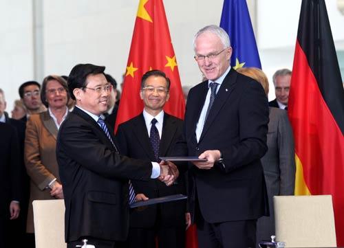 Chinese premier and German chancellor witness contracting of Sany's German project