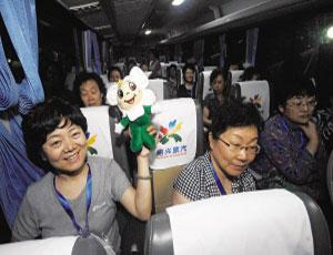 The first group of guests arrive in Shaoxing