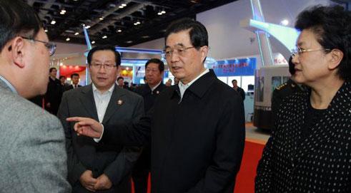 President Hu Stresses Significance of Sci-tech Innovation in Global Competition