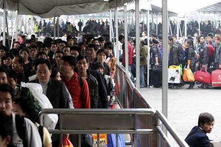 China embraces Spring Festival travel peak