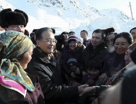 Premier Wen visits blizzard-hit Xinjiang