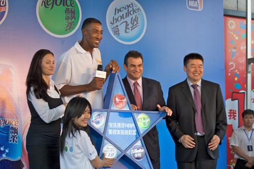 NBA Star Scottie Pippen interact with Shoppers in Shangdi Shopping Center