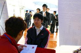 Well received, the first alumni enterprises job fair is held in SCUT