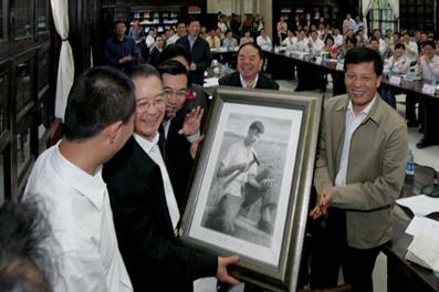 Chinese Premier Wen Jiabao Visits Tsinghua