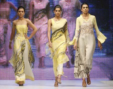 Charity fashion show held for Pakistani displaced persons