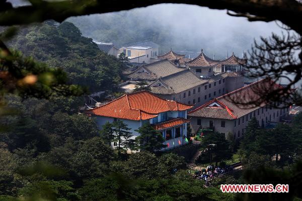 Huangshan Mountain wrapped in clouds