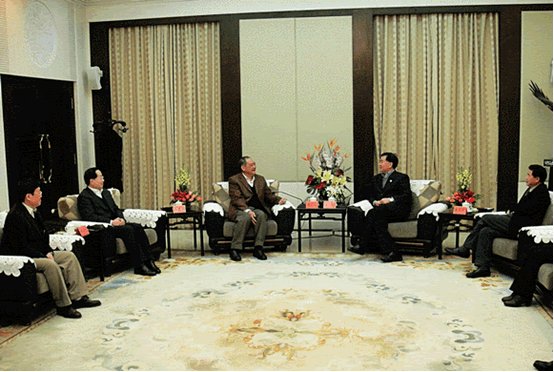 Wang Yang and Huang Huahua Meet with Leaders of SYSY