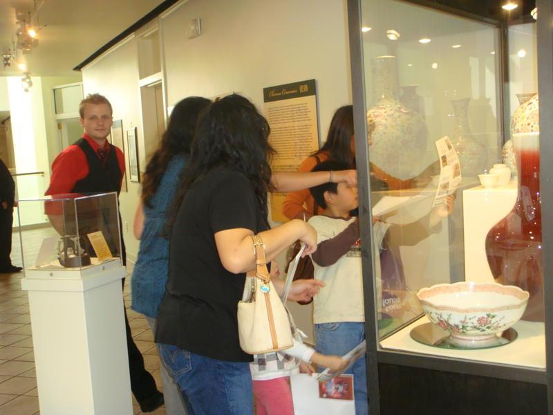 CONFUCIUS SCHOOL OF SHANXI UNIV. HELD A SELECTION OF THE CLASSIC CHINESE CULTURE EXHIBITION IN FEBVRE UNIVERSITY, ARMENIA
