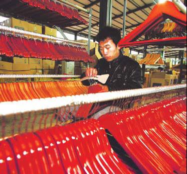 Small county, big success in hanger industry