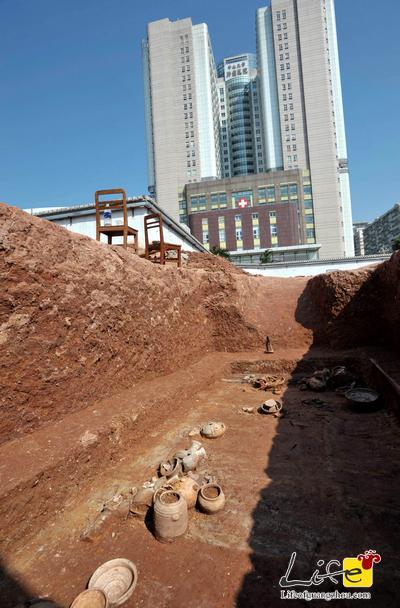 Ancient Tombs Unearthed in GZ