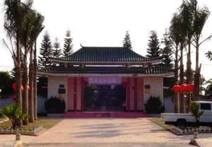 General Zhang Yunyi travels in the memorial museum  Sanya of China