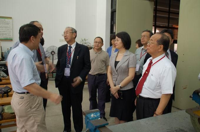 Taiwan University President Delegation visits GDUT