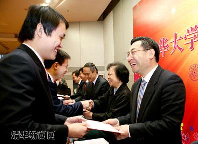 Outstanding Students Honored at 2009 Tsinghua Scholarship Awards Ceremony