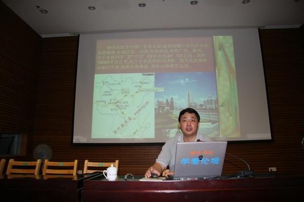 Professor Zeng Zheng Gave Lecture to HK Students