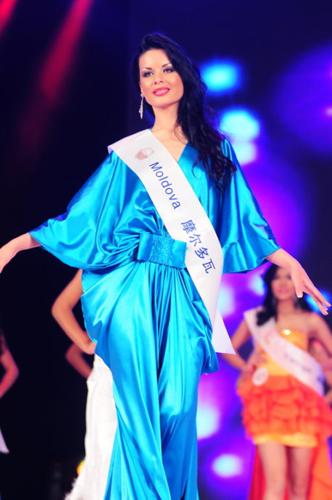 Elegant evening-dress look at 2010 Beauty Of World Pageant