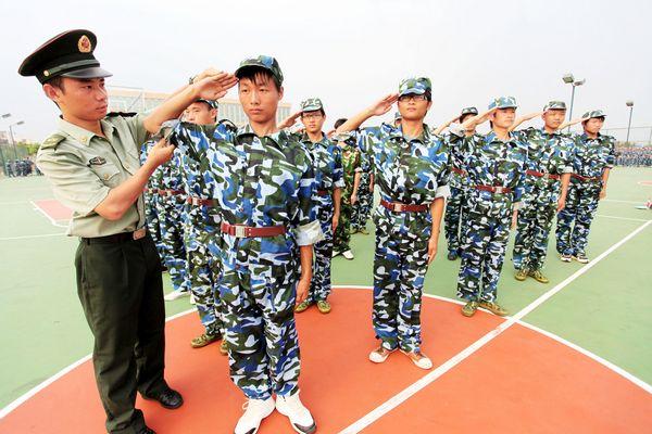 Four thousand freshmen of Xiny College start the military training
