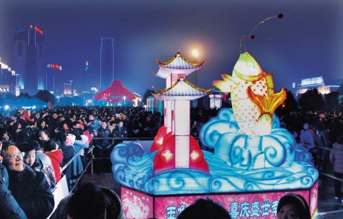 Glamorous and hilarious celebration of the Lantern Festival