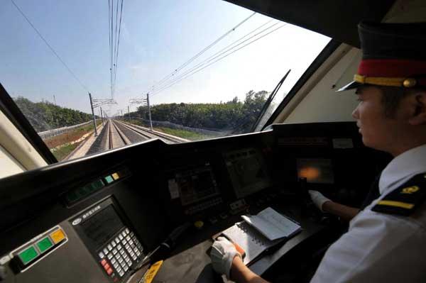 New railway to open in eastern Hainan island