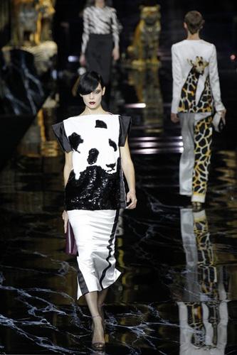 Marc Jacobs dazzles Louis Vuitton show with Orient chic in Paris