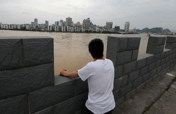Guangxi's Liujiang River surpasses alert level