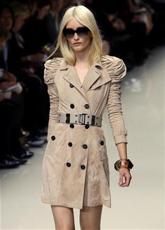 Burberry taps social media with trench coat site