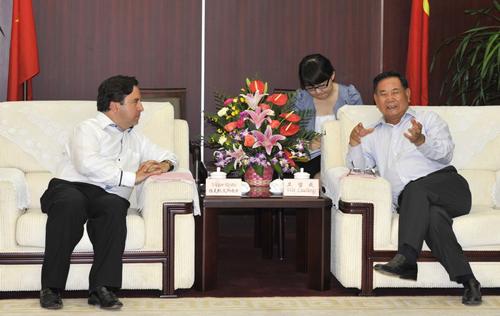 Wei Liucheng meets with Greek guests