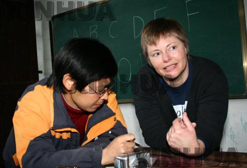 American college students volunteer to teach in Xiuning