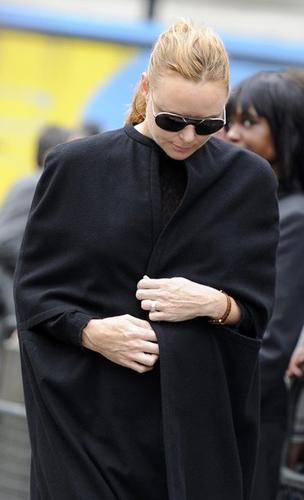 Fashion stars mourn Alexander McQueen at memorial in London