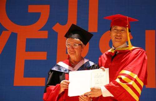 Minister of BMBF Was Awarded as Honorary Doctorate of Tongji University