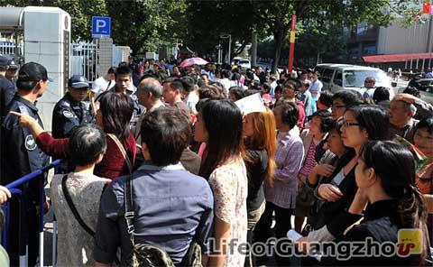 Huge crowds force closure of ASIAD Food Festival