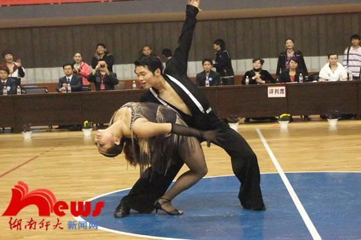 Invitational Tournament of Sports Dance for Hunan University Students Starts