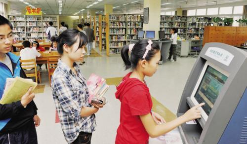 Citizens spent their holiday in library