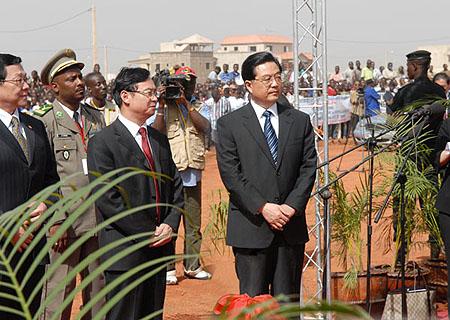 Chinese President Inaugurates China-Aided Bridge Construction Project in Bamako