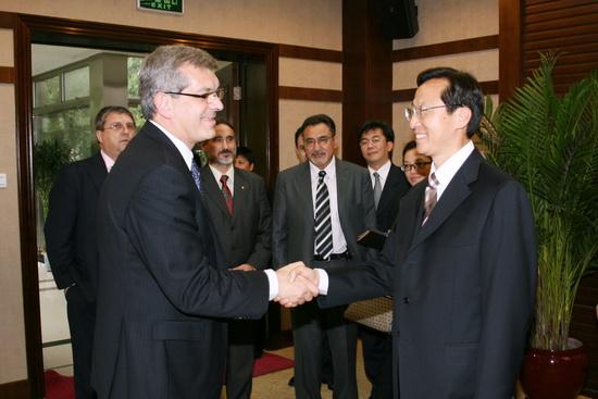 Minister Han Changfu Meets with Juli  n Dom  nguez, Argentine Minister of Agriculture, Fishery and Food