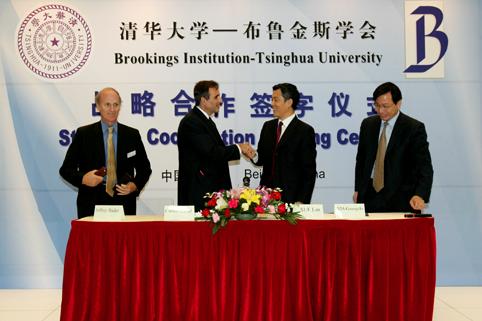 Cooperation Enhanced Between Tsinghua and Brookings Institution