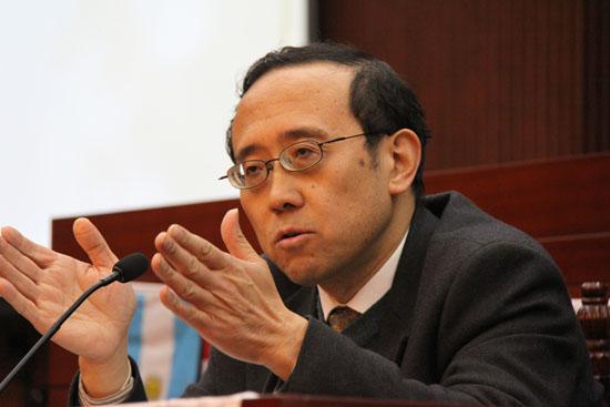 Professor  From  University  of  Macau  Gives  a  Lecture
