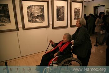 Hong Chao holds a landscape painting exhibition