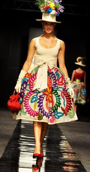 Exotic Latin creations at fashion show in Colombia