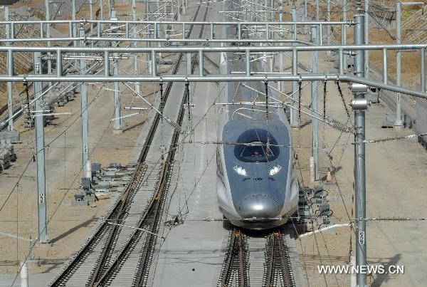 Chinese train breaks speed record in trial use