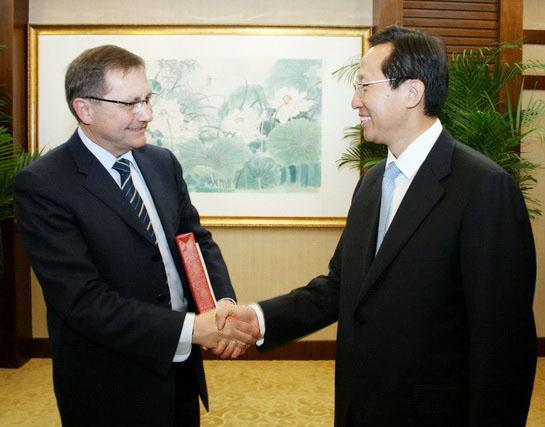 Minister Han Changfu Meets with Alberta Premier Ed Stelmach