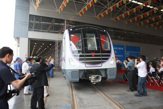 1st  Vehicle  for  Guangzhou  Rail  Transit  Line  2  &  8  extensions  offline  at  CSR