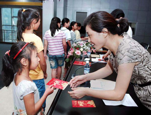 The Spring Buds Program had raised 62.7 thousand Yuan to help 100 girl dropouts return to school