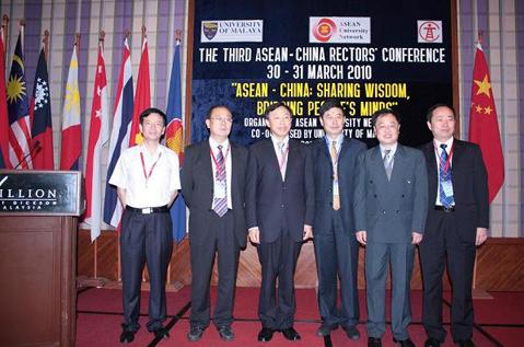 Delegates Attend the 3rd Chinese - ASEAN University Presidents Forum